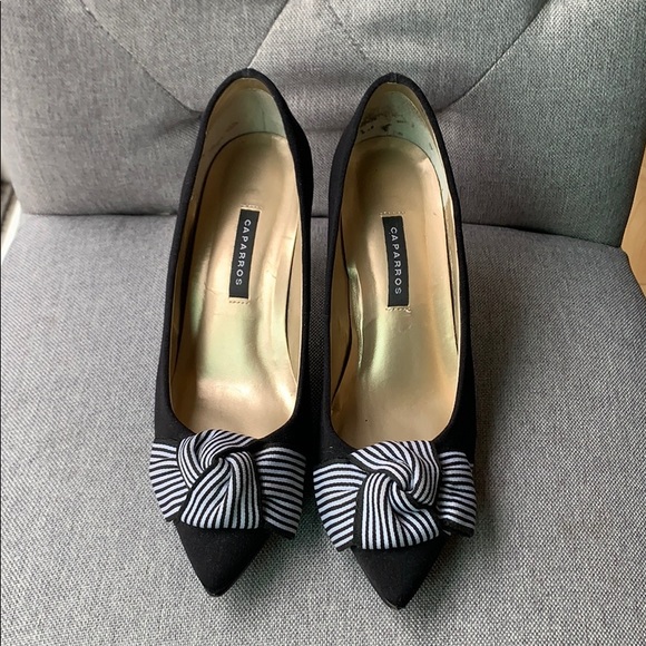Caparros Black Pumps with Bows Sz 6 - Picture 1 of 8
